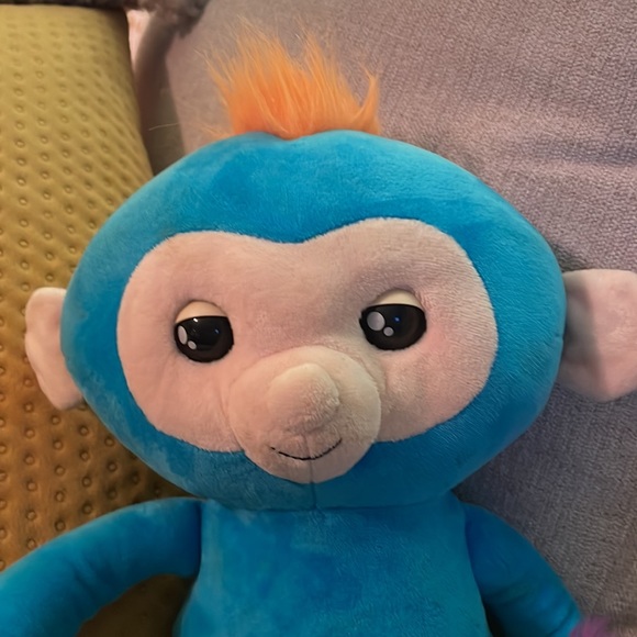 2 Fingerlings Big Blue 1 is Boris and the Aqua 1 is Ombré Ava. Both talk. - Picture 4 of 8